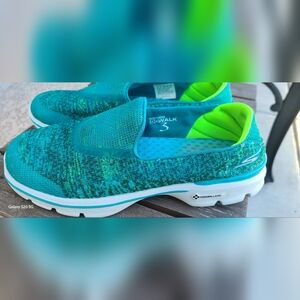 Women's Skechers GO walk 3 Slip On Shoes Colorful SIZE 8